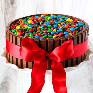 KitKat Cake Recipe - The Anthony Kitchen Vegan Udon, Kitkat Cake, Kit Kat Cake, Kit Kat Bars, Rich Chocolate Cake, Udon Noodles, Kit Kat, Food Photo, Sour Cream