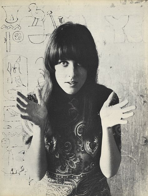 Grace Slick Musical Film, Hippies, Rock And Roll Girl, Grace Slick, Jefferson Airplane, Music Trivia, Women Of Rock, Seventies Fashion, Rock Groups