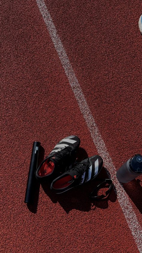 Track Love, track, track and field, Leichtathletik Aesthetic Wallpaper Track And Field, Jamaica Track And Field, Track And Field Wallpaper Iphone, Athletic Track Aesthetic, Track Anf Field Aesthetic, Track Field Photography, Track N Field Aesthetic, Track And Field Men, Olympic Track And Field Aesthetic