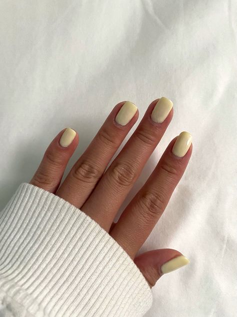 Light Yellow Gel Nails Short, Pastel Yellow Nails Design Short, Light Yellow Square Nails, Short Nails Yellow Pastel, Pale Yellow Nails Acrylic, Muted Yellow Nails, Pale Yellow Gel Nails, Short Pastel Yellow Nails, Light Yellow Gel Nails