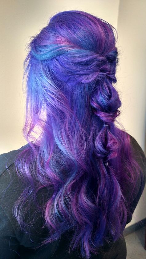 Galaxy Hair Color, Pink And Purple Hair, Blue Purple Hair, Color Ideas For Short Hair, Blue Ombre Hair, Galaxy Hair, Ideas For Short Hair, Creative Hair Color, Dyed Hair Inspiration