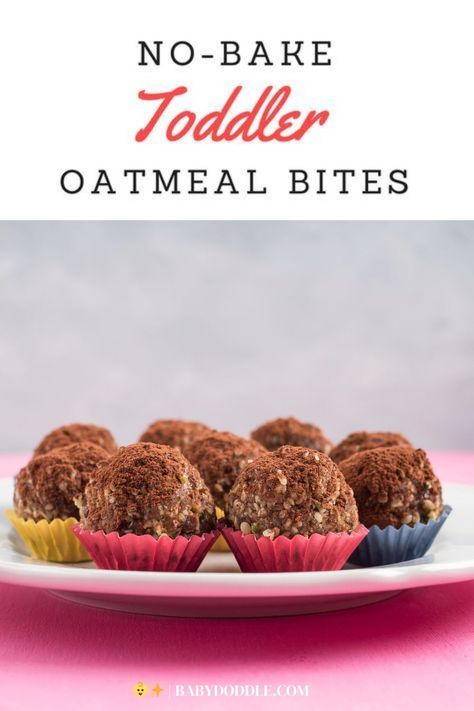 These baby-friendly toddler oatmeal bites are made from just 4 simple ingredients! A great way to get protein and grains into a picky young toddler. Toddler Oatmeal, Toddler Smoothie Recipes, Oatmeal Snacks, Pantry Moths, Toddler Smoothies, Oatmeal Bites, Baby Cereal, Hidden Veggies, Toddler Snacks