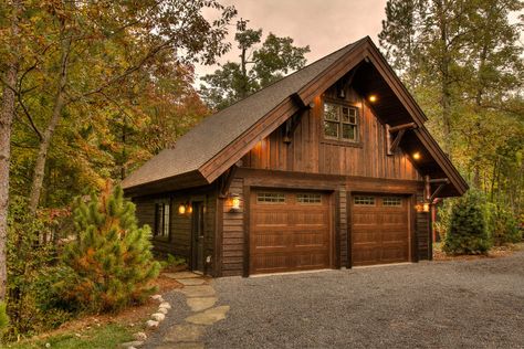 Rustic Garage, Cabin Garage, Cottage House Exterior, Case In Pietra, Small Cottage House Plans, Garage Loft, Barn Shop, Garage Addition, Garage Exterior