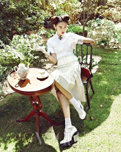 Vogue Korea- Blooming memories. Traditional English 'tea and scone' location setup. Works well with the outfit. Fashion Photoshoot Editorial, Tea Setting, Rodney Smith, Vogue Editorial, Party Photoshoot, Gary Cooper, Tea Party Garden, Vogue Korea, Photoshoot Photography