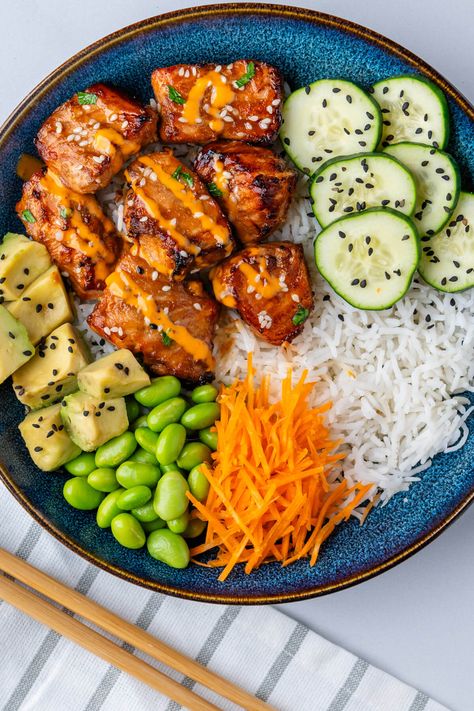 This Salmon Bowl is delicious and nutritious. Made with salmon bites, rice, veggies and avocado. Ready in 20 minutes for an easy weeknight dinner Salmon Avocado Recipes, Salmon Meal Prep, Easy Healthy Meal, Air Fryer Salmon, Salmon Bites, Salmon Rice Bowl, Teriyaki Marinade, Healthy Bowls Recipes, Salmon Bowl