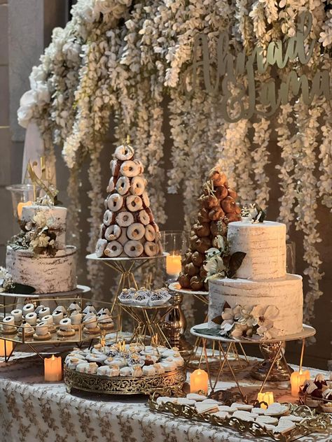 Luxury Dessert Table, Wedding Dessert Table Christmas, Dessert Table Christmas, Winter Dessert Table Ideas, Fancy Dessert Table, Dessert Table Quince, Christmas Dessert Table Display Ideas, New Years Dessert Table, Art Deco Dessert Table