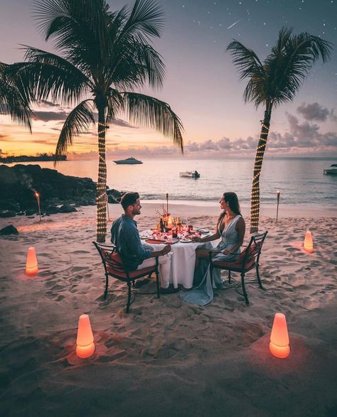 Outdoor Proposal, Couple Travel Photos, Beer Photography, Luxury Couple, Stars In The Sky, Romantic Places, Star Sky, Travel Goals, Romantic Getaways