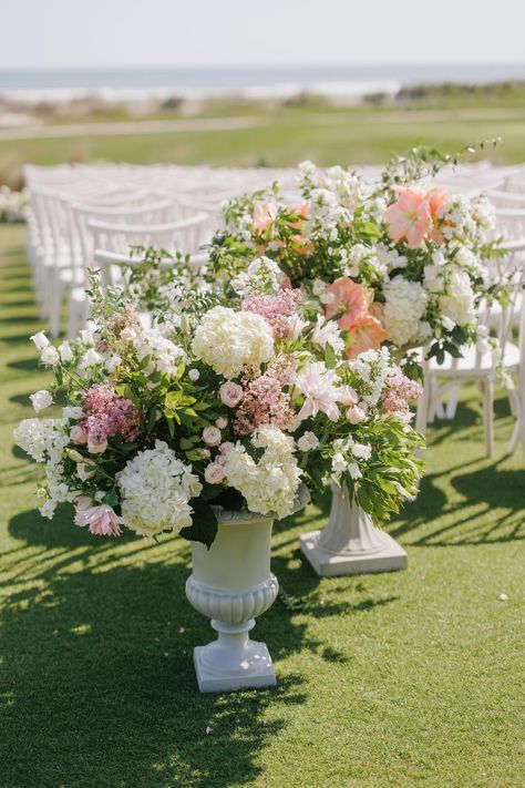 Wedding Flowers Pink And Green, Southern Garden Wedding, Coastal Garden Party Wedding, Hamptons Wedding Aesthetic, Pink And Green Flower Arrangements, Pink And Green Hydrangea, Southern Wedding Decorations, Spring Wedding Florals, Southern Belle Wedding