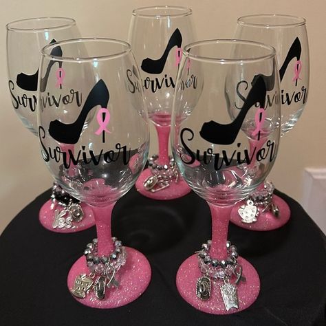 Bling Wine Glasses Rhinestones, Diy Glitter Crafts, Diy Glitter Glasses, Blinged Bottles, Decorate Wine Glasses, Diy Rhinestone Crafts, Birthday Wine Glasses, Glassware Crafts, Capricorn Birthday