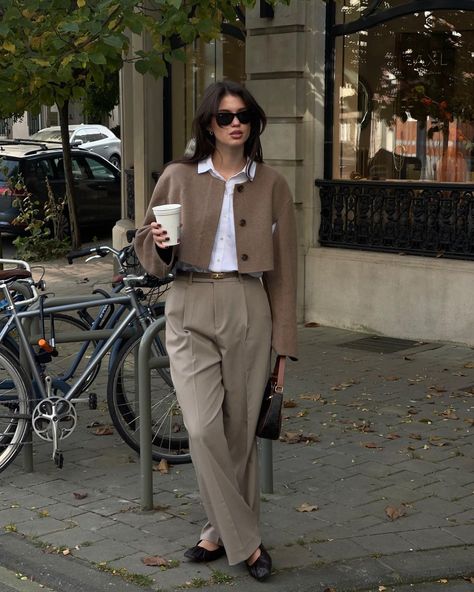 CRISTINA HUDA (@cristinahudacov) • Instagram photos and videos Clothes Inspo Summer, Beige Loafers Outfit, Millennial Outfit, Straw Hats Outfit, Loafers Outfit, Aesthetic Ootd, Stylish Fall Outfits, Coffee Run, Beige Outfit