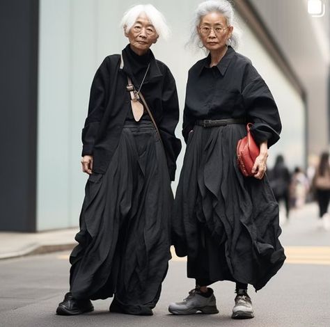 Black Layered Skirt, Japanese Clothing Brands, Japanese Fashion Designers, Techwear Fashion, Advanced Style, Ageless Style, Layered Fashion, 60 Fashion, Original Fashion