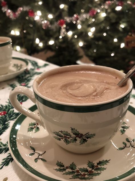 French Hot Chocolate, December Night, New York Noel, Cold December, Hot Chocolate Mix Recipe, Diy Hot Chocolate, Cobbled Streets, Christmas Hot Chocolate, Rustic Chair