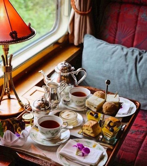 Simplon Orient Express, Luxury Train, Chocolate Caliente, Orient Express, Think Food, Train Journey, Train Rides, Train Travel, Frappe