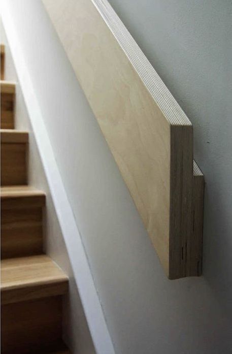 Diy Staircase Handrail, Stair Hand Rails Ideas, Diy Hand Railing, Timber Handrail Staircase, Stairs Hand Railing Ideas, Modern Hand Railing, Modern Hand Rail Design, Stairs Hand Rail, Staircase Hand Rail