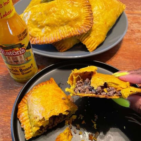 Spicy Jamaican Beef Patties - Itaira Eats Jamaican Beef Patties Recipes, Beef Patty Recipe, Jamaican Oxtail Stew, Beef Patties Recipes, Jamaican Beef Patties, Jamaican Patty, Patty Recipe, Carribean Food, Oxtail Recipes