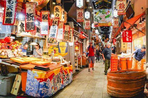 Nishiki Market, Kyoto's best traditional food market. Nishiki Market Kyoto, Japanese Breakfast Traditional, Kyoto Food, Nishiki Market, Gion Kyoto, Machiya House, Kyoto Travel Guide, Japanese Food Traditional, Street Food Market