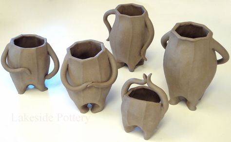 dancing jars clay project Clay Pinch Pots, Handbuilt Pottery, Ceramic Pinch Pots, Clay Vases, Pottery Projects, Pot Art, Face Jugs, Beginner Pottery, Kids Clay