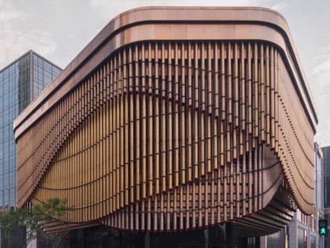 Fosun Foundation kinetic building moving facade Shanghai ... Kinetic Building, Moving Facade, Organic Architecture Concept, Ecology Projects, Kinetic Architecture, Heatherwick Studio, Eco Buildings, Awesome Architecture, The Bund