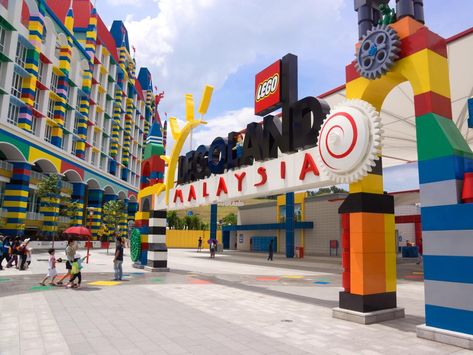 Singapore With Kids, Legoland Malaysia, Travel The World For Free, Things To Do In Singapore, Indoor Waterfall, Kids Meal Plan, Kid Friendly Dinner, Glass Repair, Interactive Installation