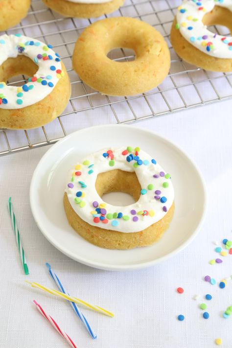 Carrot and Apple Doggie Doughnuts | Sprinkle Bakes Pet Treats Recipes, Easy Dog Treat Recipes, Dog Biscuit Recipes, Easy Dog Treats, Healthy Dog Treats Homemade, Dog Treats Homemade Recipes, Diy Dog Treats, Adoption Day, Dog Bakery