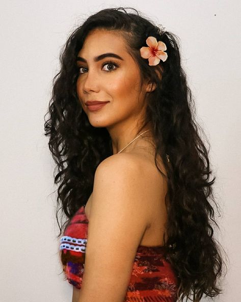 moana hairstyles Moana Hairstyles, Moana Hair, Rapunzel Braid, Disney Princess Halloween, Bun With Curls, Elsa Hair, Disney Princess Hairstyles, Halloween Hairstyles, Princess Halloween