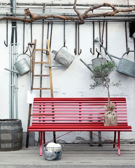 red outdoor bench Leafy Garden, Red Bench, Bistro Furniture, Outdoor Patio Set, Outdoor Patio Furniture Sets, Aluminum Patio, Outdoor Patio Decor, Garden Bench, Outdoor Rooms