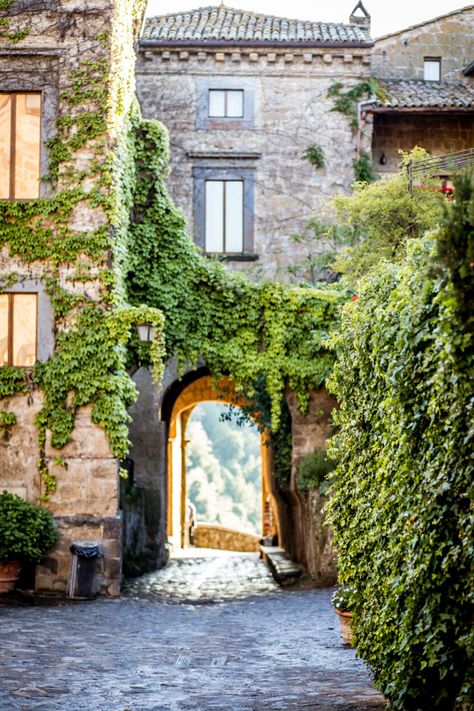 While I have many travel guides I need to write up on Tuscany, I figured we could all just use a bit of beauty during this pandemic. So I am going to show you some photographs of some incredibly gorgeous views in Tuscany. #italy #tuscany #visittuscany New England Aesthetic, England Aesthetic, Tuscany Travel, New England Travel, Italy Aesthetic, Old Stone, Gorgeous View, Tuscany Italy, England Travel