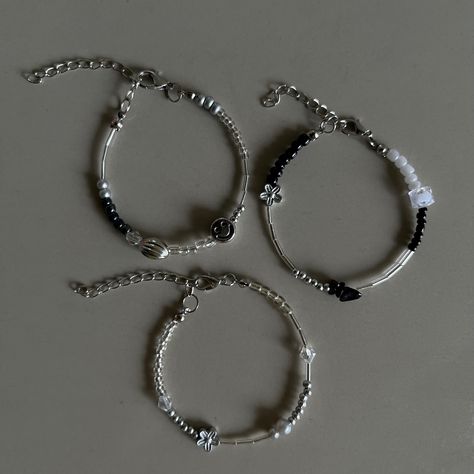 Silver bracelet! #beads #bracelet #silver Diy Silver Bracelets, Beaded Bracelets Silver, Manik Manik, Fall Gel Nails, Diy Bracelets Easy, Jewelry Accessories Ideas, September 2, Funky Jewelry, Beaded Accessories