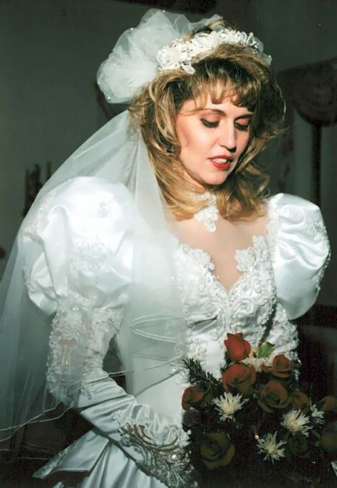 25 Gorgeous Photos That Defined Bridal Styles in the Late 1980s and Early ’90s ~ vintage everyday Wedding Dress 80s, Wedding Events Ideas, 1980s Wedding Dress, 90s Wedding Dress, 90s Wedding, 1980s Wedding, Style Année 80, 80s Wedding, Retro Bride