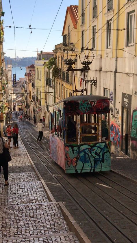 Tile Sidewalk, Lisbon Aesthetic, بيوت ملكية, Lisbon Portugal Travel, Portugal Cities, Things To Do In Lisbon, Custard Tarts, Street Performers, Lisbon City