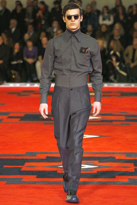 Prada Fall 2012 Menswear Fashion Show - Arthur Kosse Prada Menswear, Prada Runway, Best Mens Fashion, Sharp Dressed Man, Men's Apparel, Men Vintage, Moda Vintage, Prada Men, Fantasy Fashion