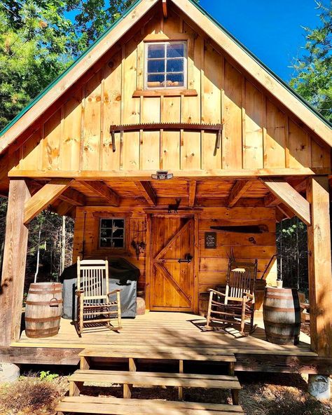 Mountain Cabins Exterior, Trapper Cabin Plans, Woods Living, Shop Remodel, Deep Porch, Cornhole Scoreboard, Homesteading Life, Cabin Accessories, Building A Small House