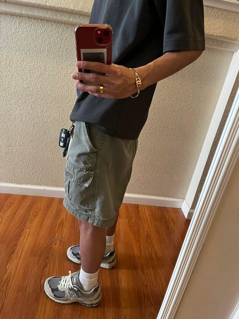 Summer Street Wear Outfits Men, Gorpcore Summer Men, Cargo Shorts Men Outfits Streetwear, Green Cargo Shorts Outfit Men, Mens Outfit Inspiration Summer, 2002r Outfit Men, Shorts Men’s Outfits, Gorpcore Summer Outfit, Streetwear Fashion Men Summer