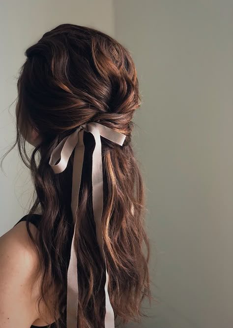 Great Free Half up half down hair wedding Ideas With your wedding event, you intend to seem the prettiest from head to feet, since everyone’s eyes #Free #Great #hair #Ideas #wedding Cottagecore Hair, Ribbon Hairstyle, Hair Ribbons, Peinados Fáciles Para Cabello Corto, Half Up Half Down Hair, White Ribbon, Aesthetic Hair, Down Hairstyles, Balayage Hair