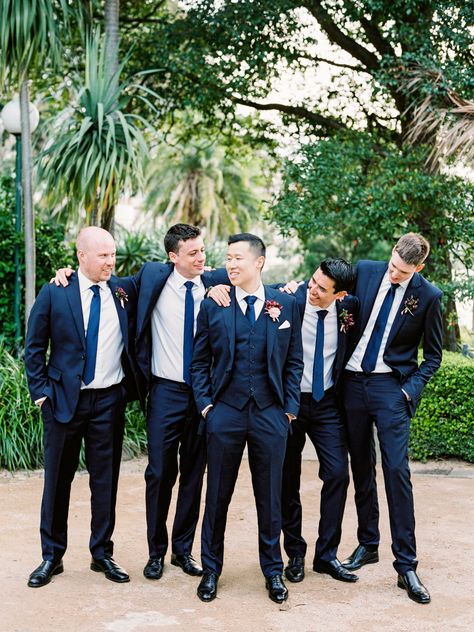 Groomsmen In Navy, Groomsmen Wedding Photos, Groomsmen Pictures, Blue Groomsmen, Navy Suit Wedding, Bridal Party Groomsmen, Wedding Photography Bridal Party, Wedding Groomsmen Attire, Navy Suits