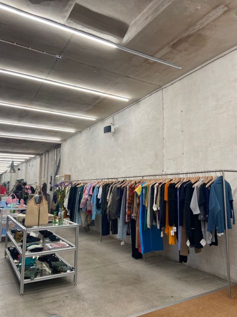 Vintage Store Design, Retail Job Aesthetic, Garage Sale Aesthetic, Retail Aesthetic, Clothing Showroom, Clothing Warehouse, Store Shelves Design, Clothing Store Interior, Retail Space Design