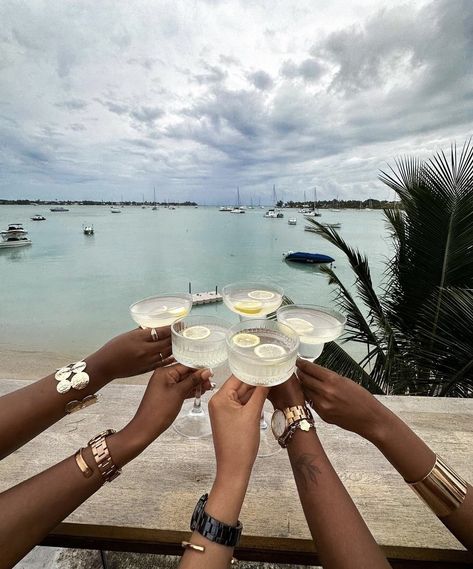 Women At The Beach Aesthetic, Girls Trip Black Girls Aesthetic, Vision Board Ideas Friendship, Black Girls Trip Aesthetic, Birthday Trip Aesthetic, Friend Group Vacation, Friends Vacation Aesthetic, Friends Astethic, Jamaica Birthday Trip