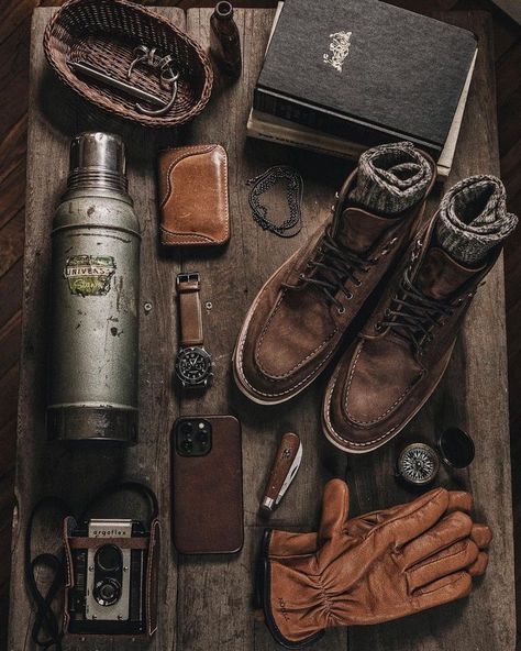 Rustic Gentleman Style, Rugged Man Style, Men Outdoor Outfit, Rugged Style For Men, Rugged Style Men Outfit, Mens Rugged Style Outdoors, Mens Style Casual Rugged, Mens Rugged Style, Adventure Clothing Men