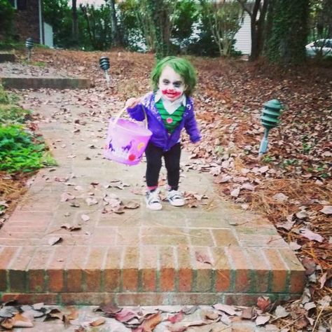 These scary costumes for babies are the stuff of nightmares Scary Baby Costume, Scary Toddler Costumes, Fran Cosplay, Scary Kids Costumes, Baby Joker, Joker Halloween Costume, Scary Kids, Joker Costume, Scary Costumes