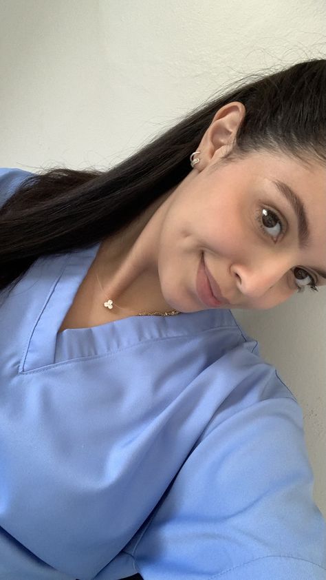 Nurses Pictures Image, Hospital Room Snapchat Night, Jessica Alba Hair Color, University Fits, Female Doctors, Female Nurse, Doctor Images, Cute Photo Poses, Nursing School Motivation