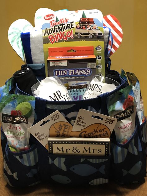 Honeymoon Bag Gift Ideas, Honeymoon Basket Ideas, Honeymoon Gift Basket Ideas, Honeymoon Gift Ideas, Honeymoon Gift Baskets, Honeymoon Basket, Camping Gift Baskets, Sunshine Wedding, Honeymoon Bag