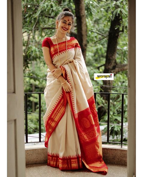 Durga Puja Look In Saree, Saraswati Puja Saree Look Bengali, Durga Puja Saree Look, Bengali Saree Aesthetic, Bengali Saree Traditional, Durga Puja Outfit Ideas, Durga Puja Outfit, Amrapali Boutique, New Dress Design Indian