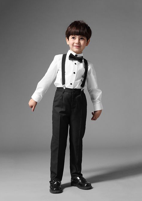 Ring Bearer Outfit Black, Ring Boy Outfits, Outfit Semiformal, Bordeaux Wedding, Wedding Page Boys, Ring Bearer Suit, Slate Blue Wedding, Ring Bearer Boy, Boys Formal Wear