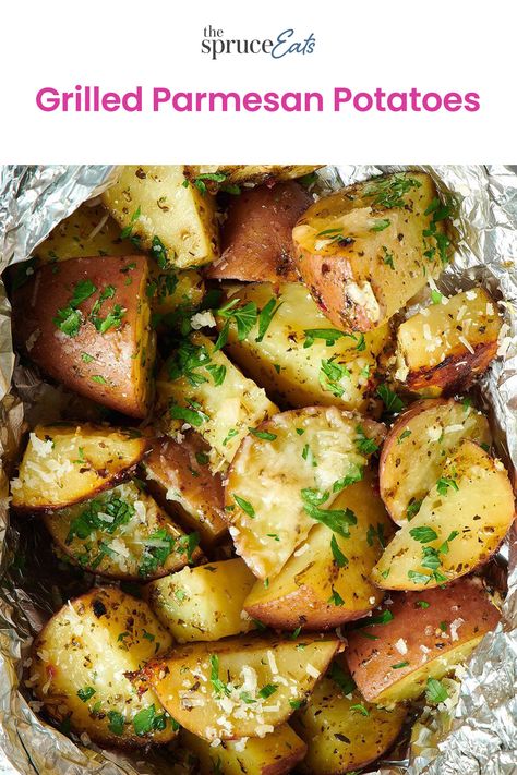 Cheesy Grilled Potatoes, Bbq Potato Ideas, Potato Packs On The Grill, Grilled Parmesan Potatoes, Grilled Roasted Potatoes, Best Grilled Potatoes, Grilled Pork Chop Side Dishes, Grilled Potatoes And Veggies, How To Cook Potatoes On The Grill