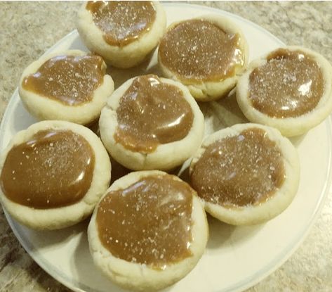 Caramel Cup Cookies Caramel Apple Oatmeal Cookies, Kraft Caramel Bits, Caramel Apple Desserts, Apple Oatmeal Cookies, Cup Cookies, Caramel Tart, Caramel Bits, Homemade Cooking, Mini Tart