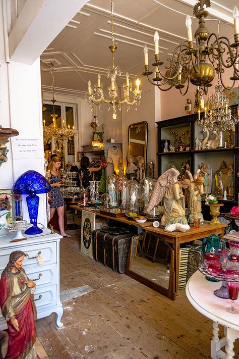 Antique shopping along Langeviele in Middelburg, one of the best Dutch cities to go antique shopping in! #travel #antiques #netherlands Antique Dealers Home, Antiques Shop Aesthetic, Antique Shops Aesthetic, Antique Stores Aesthetic, Antique Store Interior, Vintage Store Interior Design, Antiquing Aesthetic, Vintage Shop Aesthetic, Vintage Shop Interior