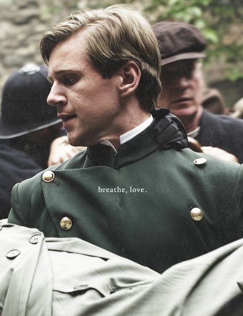 :'( (photo cred unknown - tell me if you know.) Branson Downton Abbey, Tom Branson, Allen Leech, Lady Sybil, Dowager Countess, Downton Abbey Fashion, Downton Abby, Dan Stevens, Lady Mary