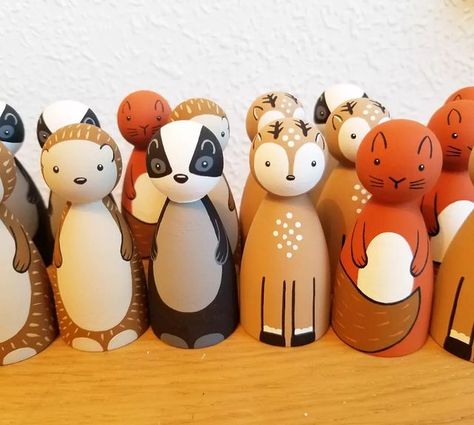 Wooden Peg Animals, Peg People Animals, Peg Doll Animals Diy, Peg Dolls Painting, Woodland Peg Dolls, Wood People Diy, Thanksgiving Peg Dolls, Wooden Peg Doll Ideas, Peg Doll Hair