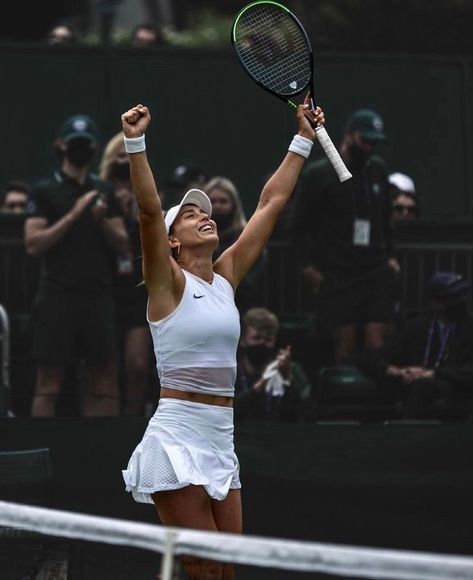 Tennis Motivation, Paula Badosa, Tennis Champions, Nadal Djokovic, Tennis Lifestyle, Tennis Aesthetic, Pro Tennis, Club Aesthetic, Tennis Champion