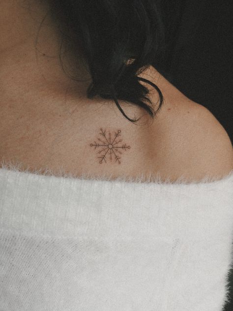 Snowflake Tattoo Fineline, Snowflake Collarbone Tattoo, Snowflake Tattoo Meaning, Snowflake Knee Tattoo, Snowflake Shoulder Tattoo, Fineline Snowflake Tattoo, Snow Flake Tattoo Woman, Fine Line Snowflake Tattoo, Snow Tattoo Ideas